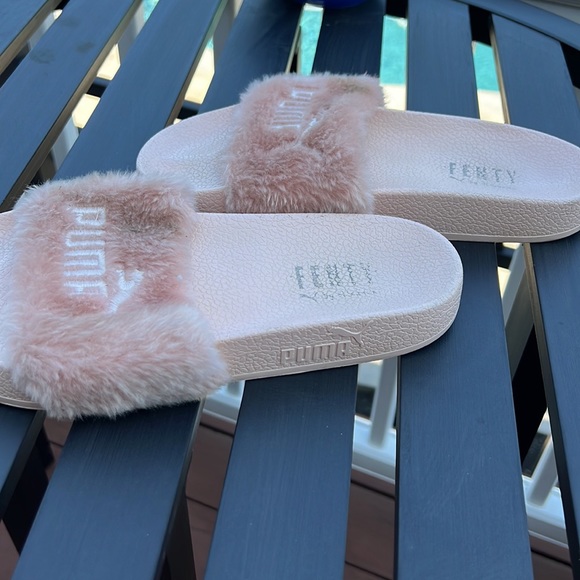 Rihanna FENTY PUMA Slides in Light Pink - Picture 4 of 7